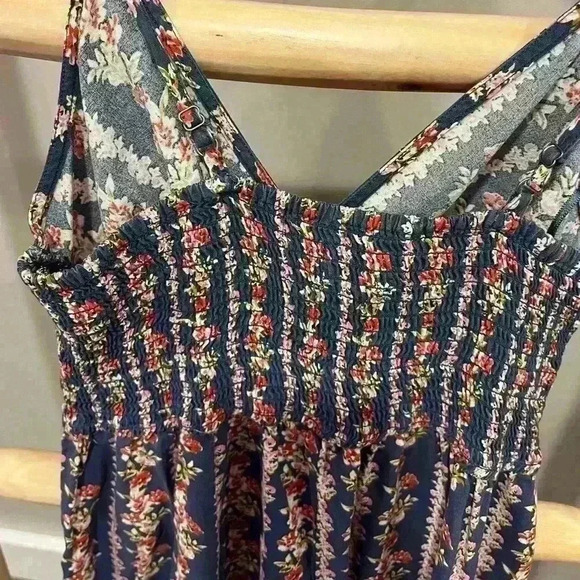 ✨Jessica Simpson Romper size small floral blue with ruffle hem - Picture 6 of 8